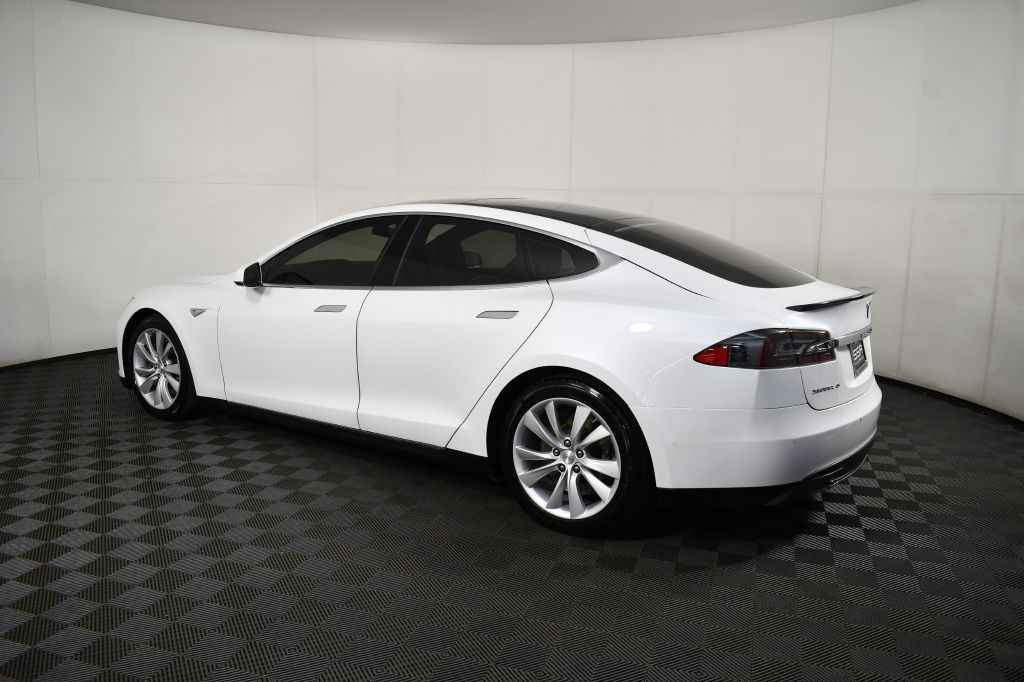 2015 Tesla Model S Image 10