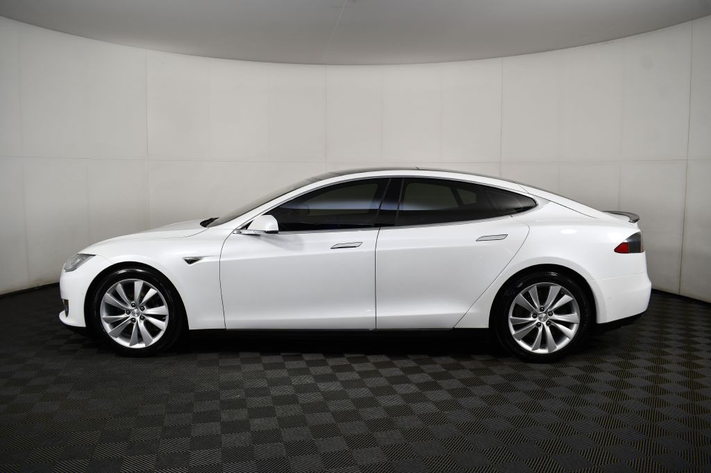 2015 Tesla Model S Image 11