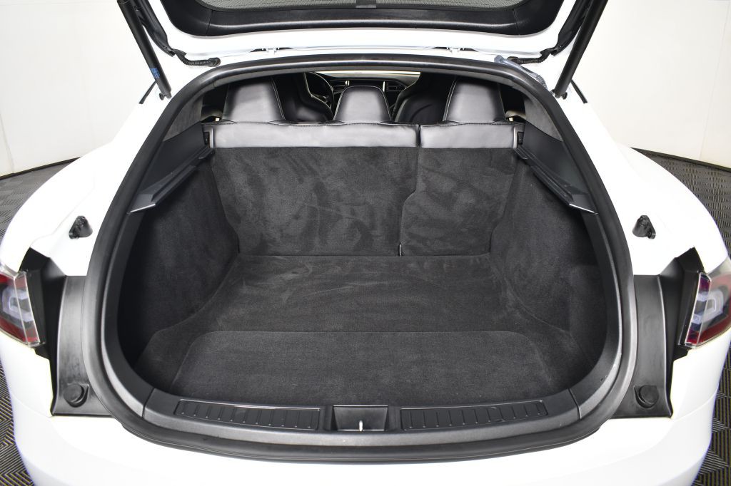 2015 Tesla Model S Image 12