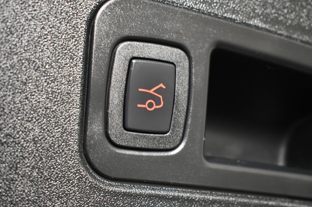 2015 Tesla Model S Image 14