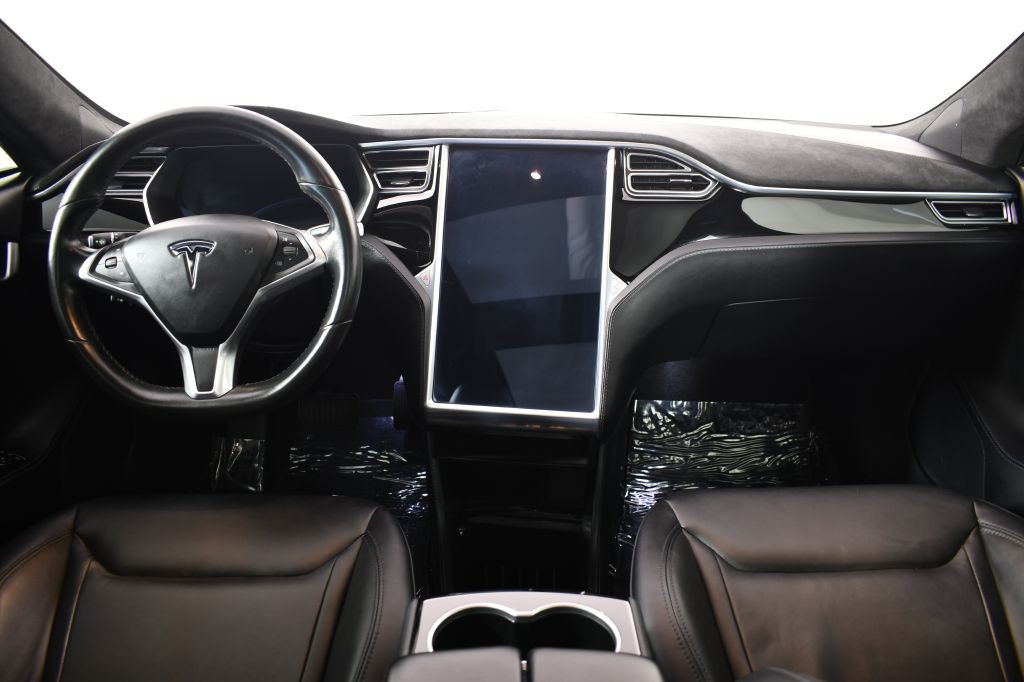 2015 Tesla Model S Image 17