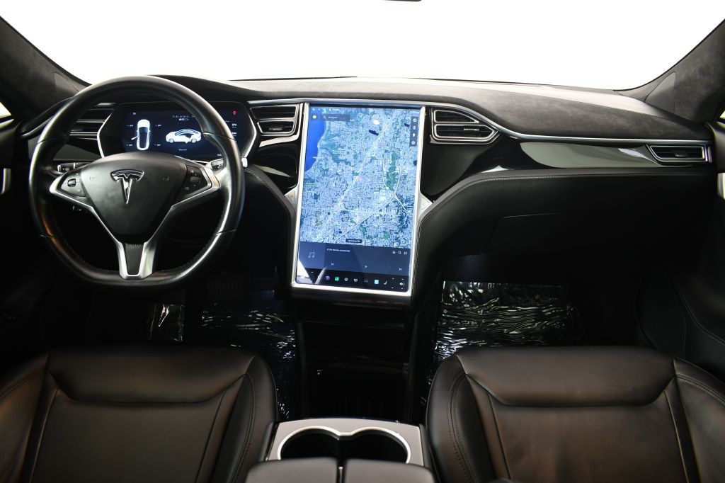 2015 Tesla Model S Image 18