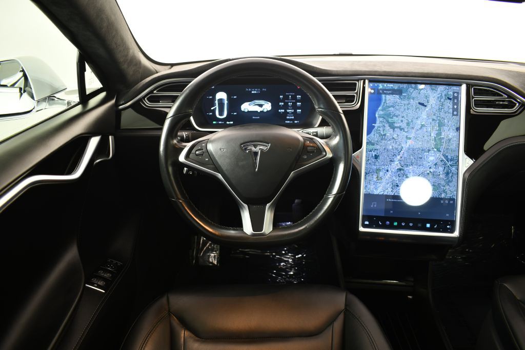 2015 Tesla Model S Image 19