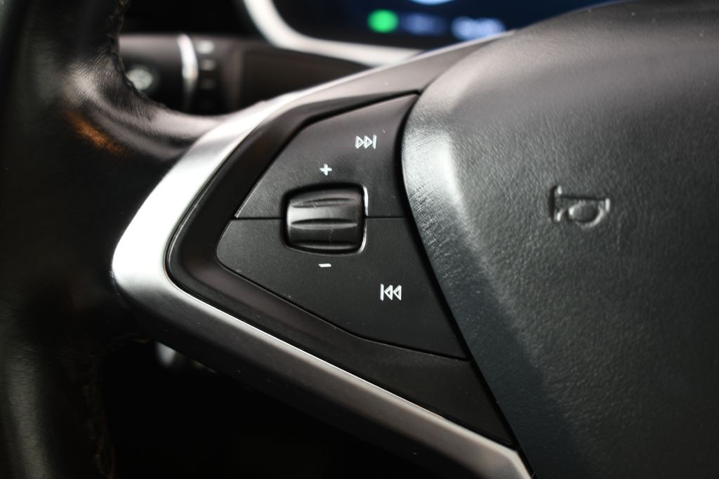 2015 Tesla Model S Image 21