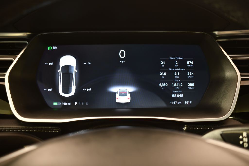 2015 Tesla Model S Image 23