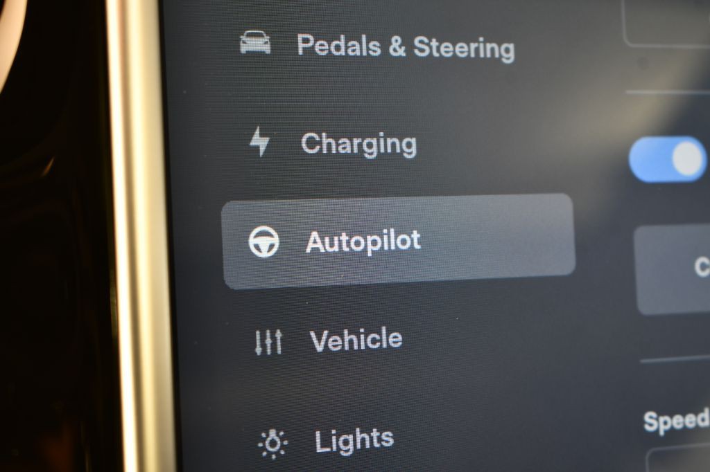 2015 Tesla Model S Image 29