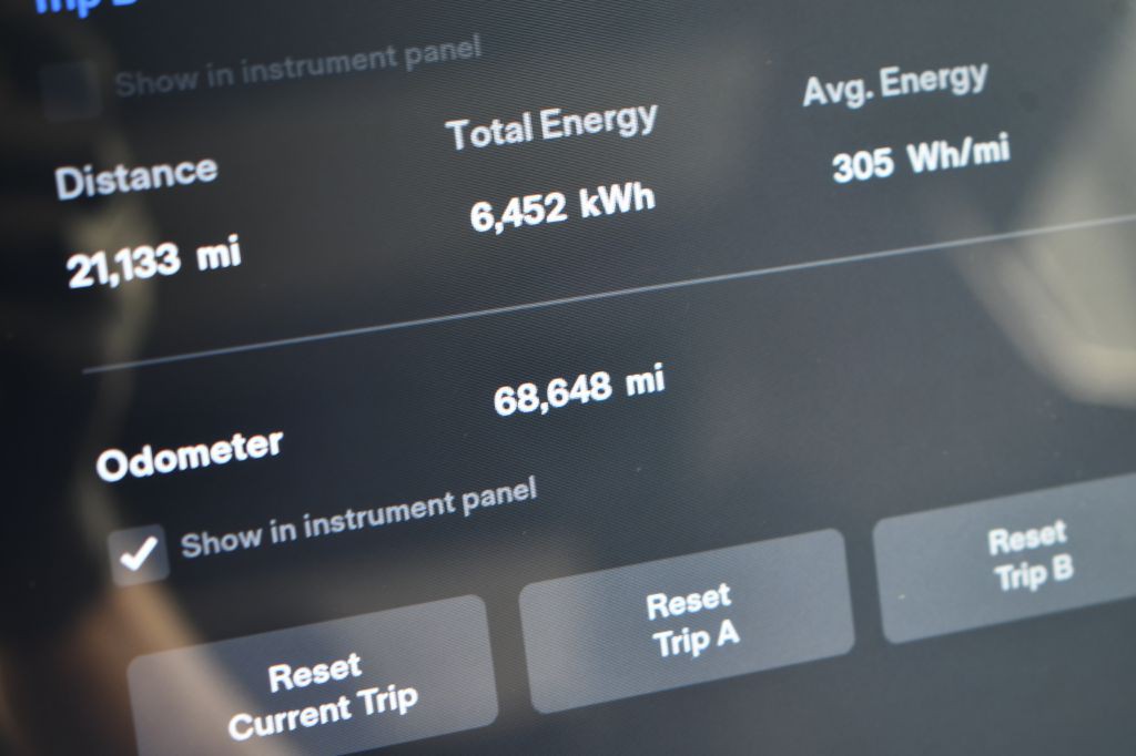 2015 Tesla Model S Image 30