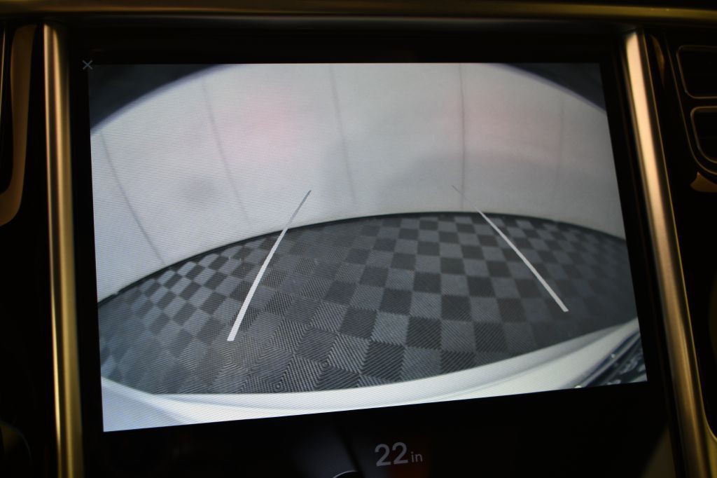 2015 Tesla Model S Image 34