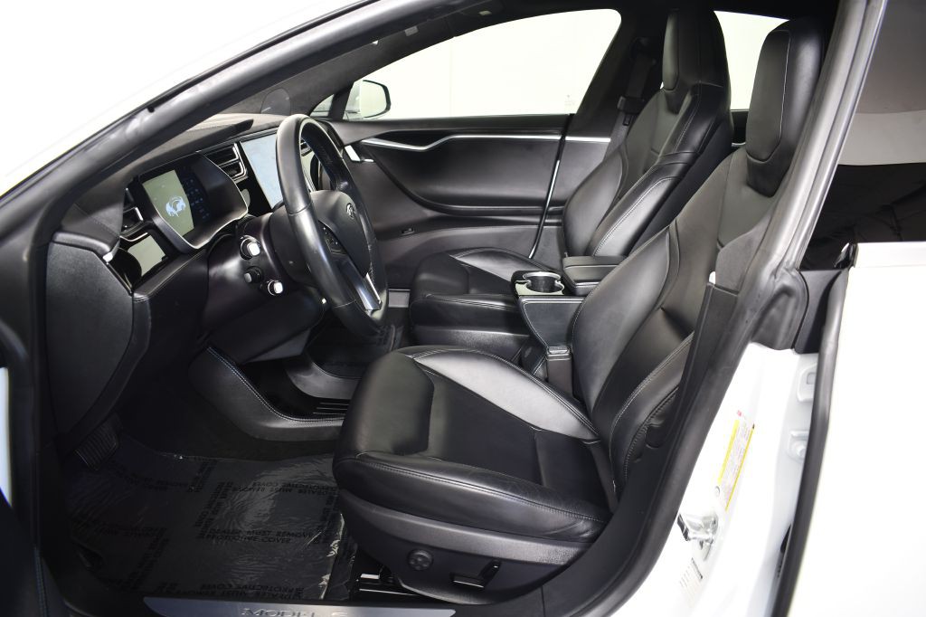 2015 Tesla Model S Image 35