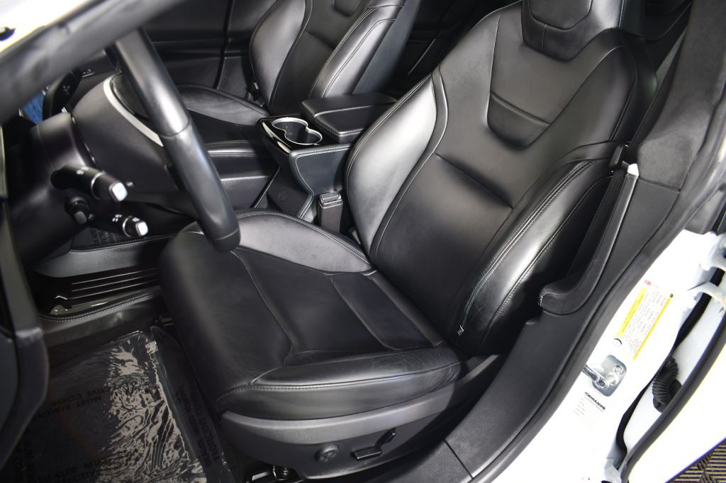 2015 Tesla Model S Image 36