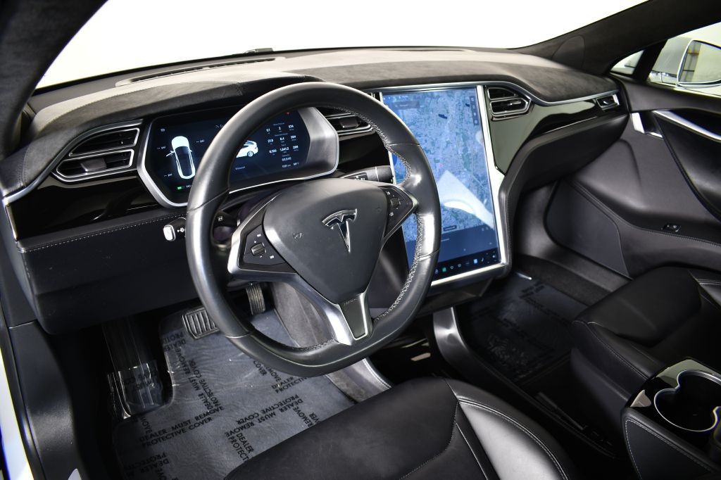 2015 Tesla Model S Image 37