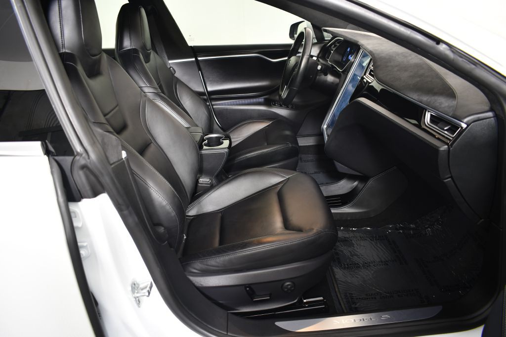2015 Tesla Model S Image 38