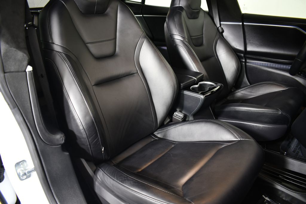 2015 Tesla Model S Image 39