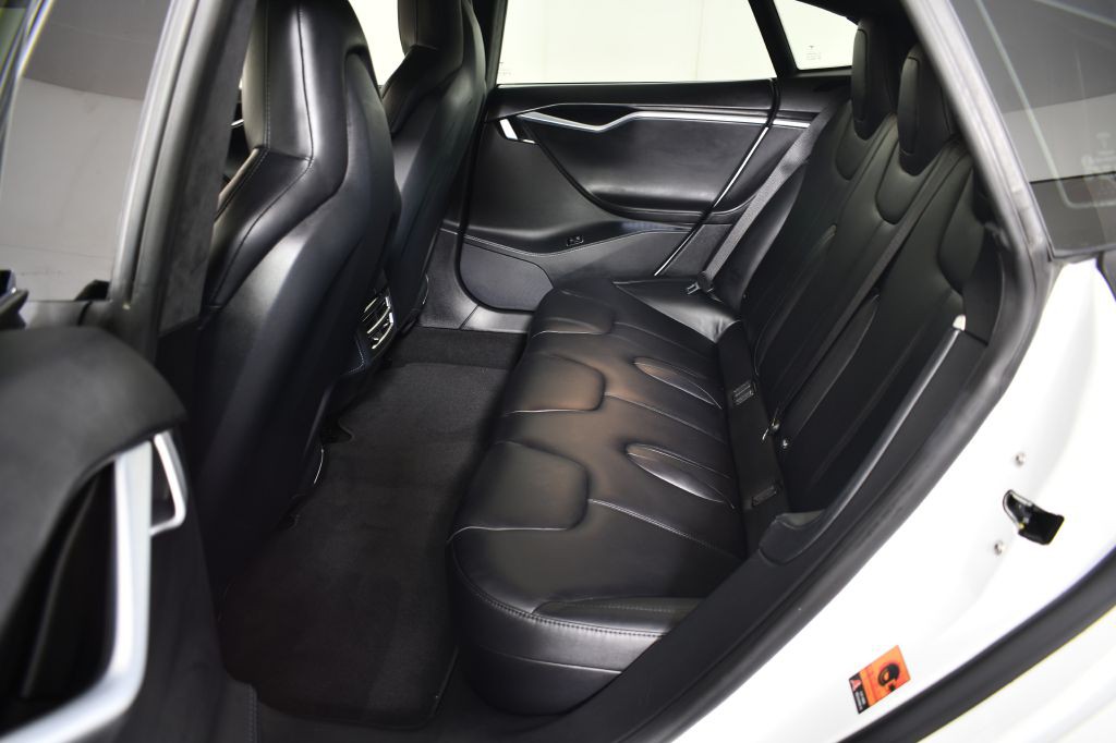 2015 Tesla Model S Image 42