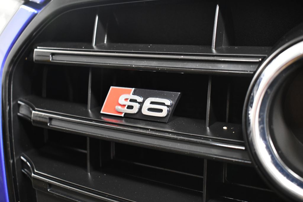 2015 Audi S6 Image 14