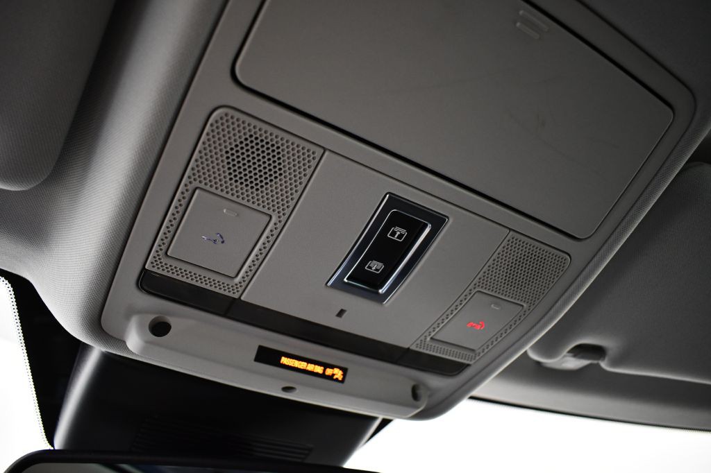 2019 Land Rover Range Rover Evoque Image 31