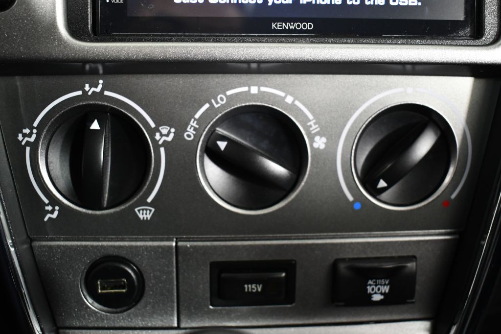 2005 Pontiac Vibe Image 32
