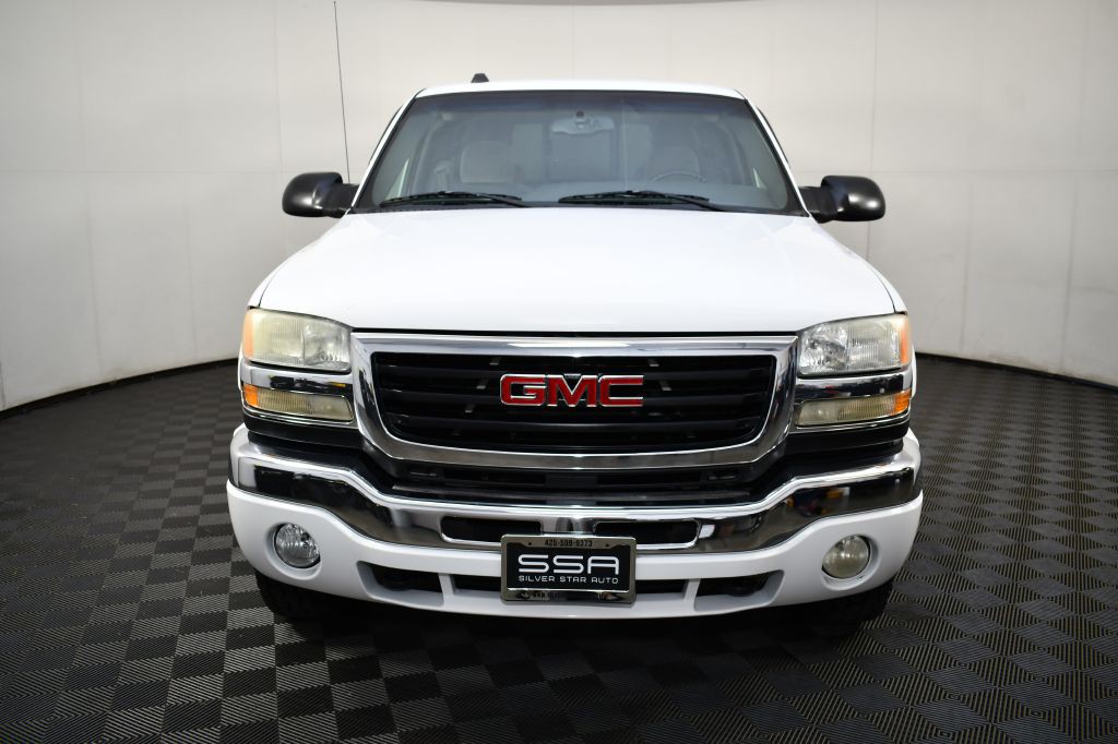 2005 GMC Sierra Image 2