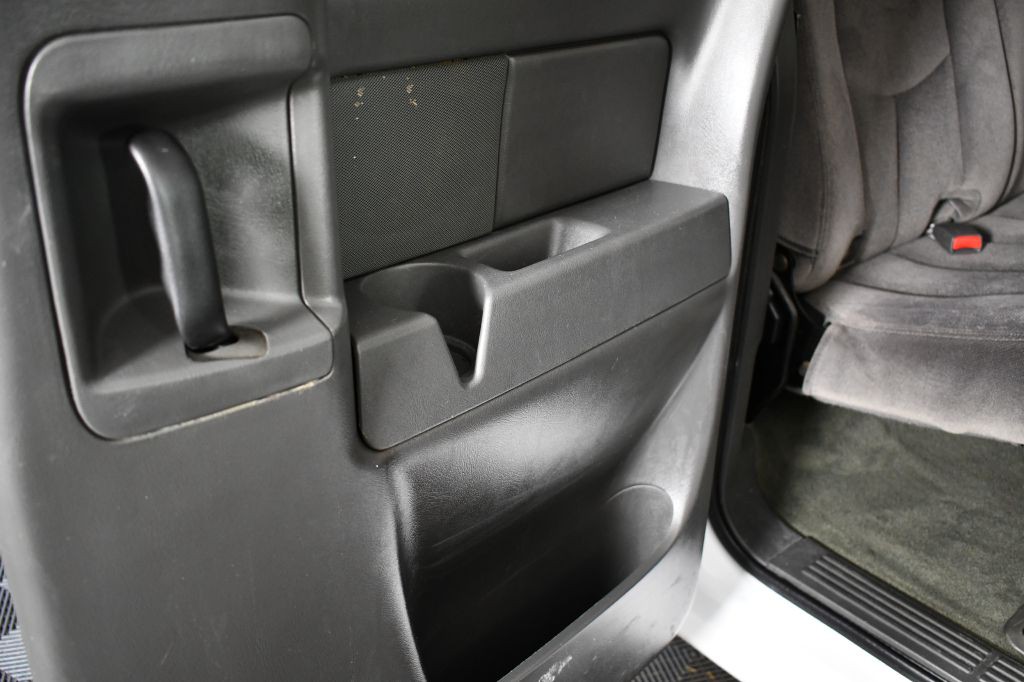 2005 GMC Sierra Image 17