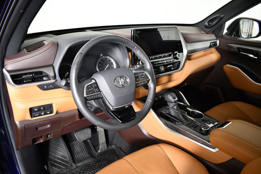 2020 Toyota Highlander Image 16