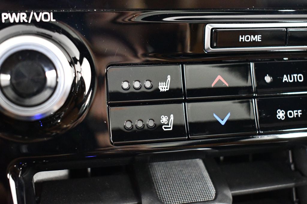 2020 Toyota Highlander Image 32