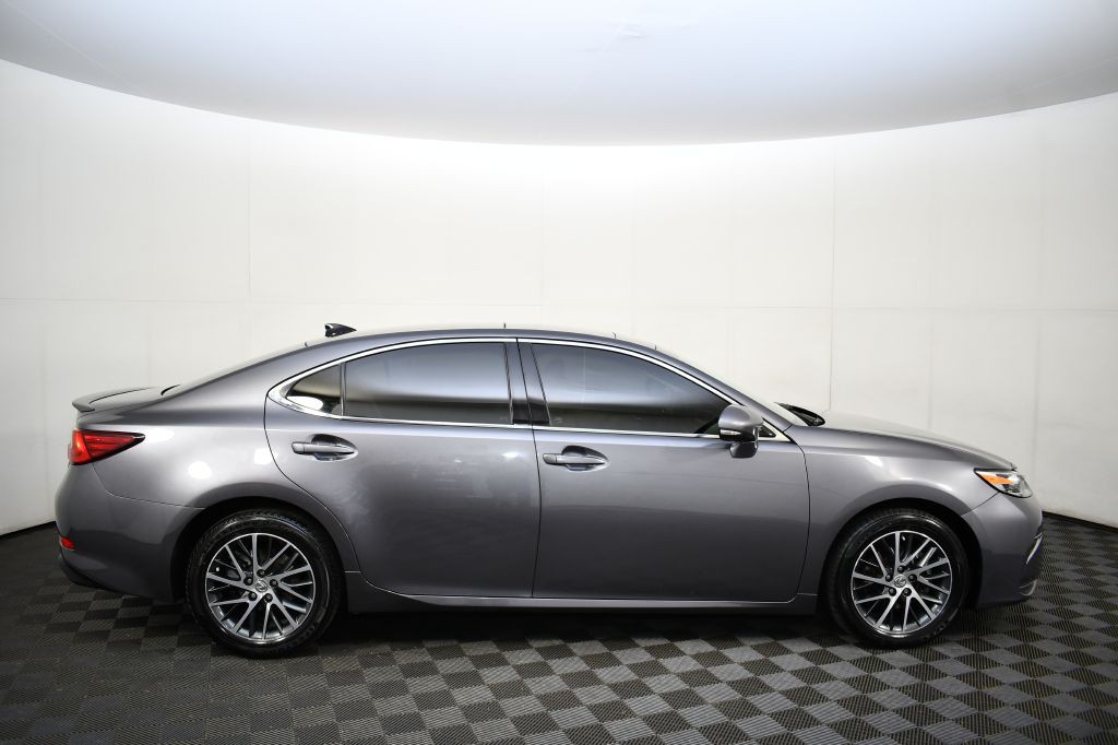 2016 Lexus ES Image 5