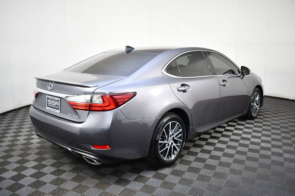 2016 Lexus ES Image 6