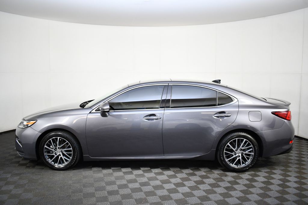 2016 Lexus ES Image 11