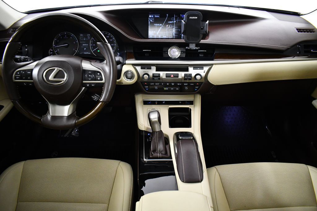 2016 Lexus ES Image 13