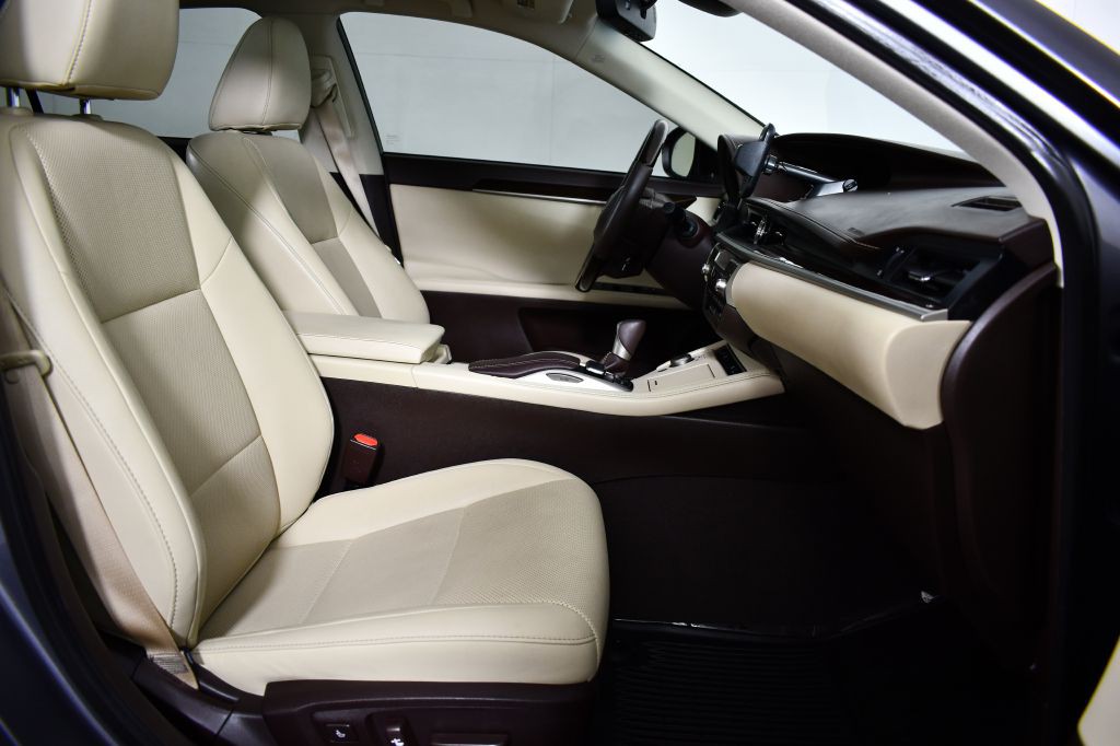 2016 Lexus ES Image 15