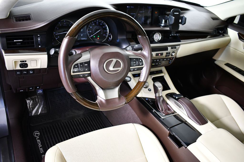 2016 Lexus ES Image 18