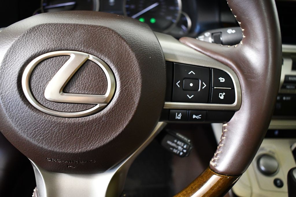 2016 Lexus ES Image 25