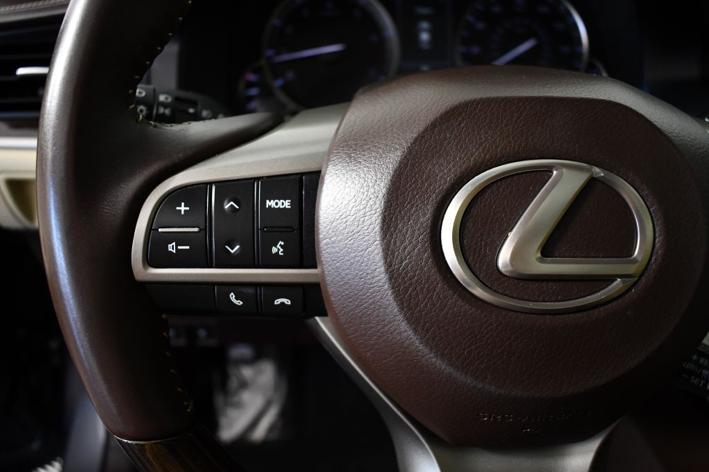 2016 Lexus ES Image 26