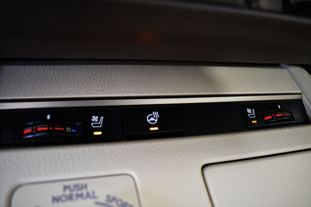 2016 Lexus ES Image 33