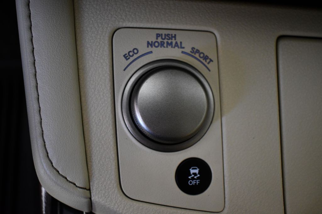2016 Lexus ES Image 34