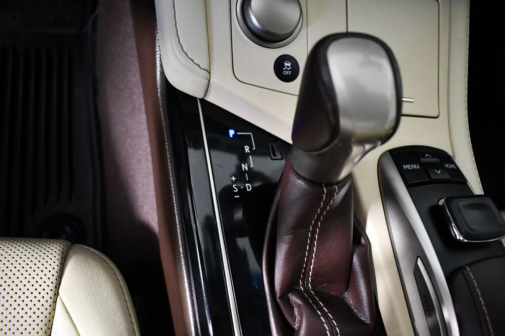 2016 Lexus ES Image 35
