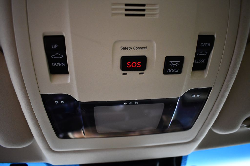 2016 Lexus ES Image 38