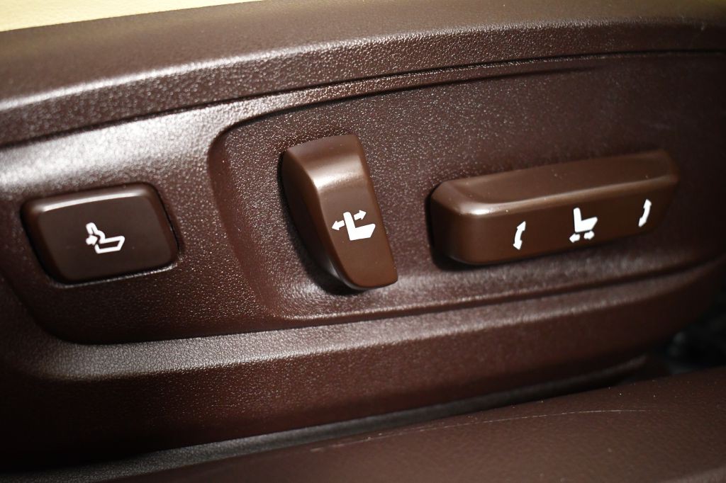 2016 Lexus ES Image 41
