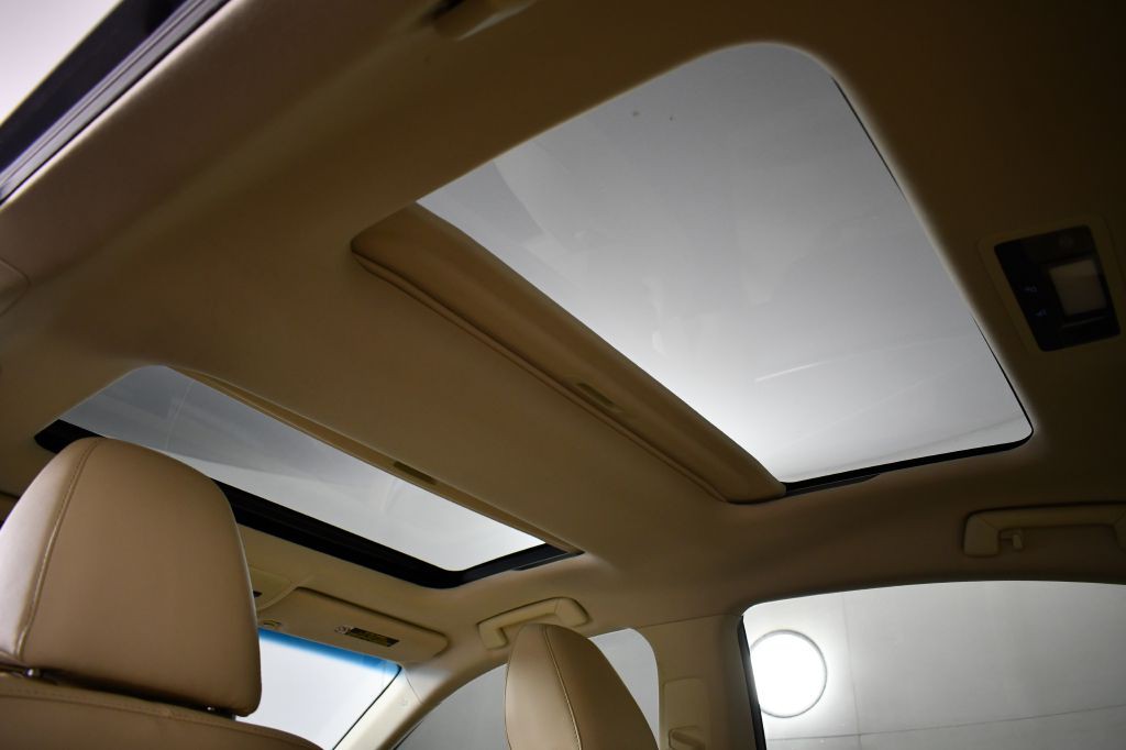 2016 Lexus ES Image 45