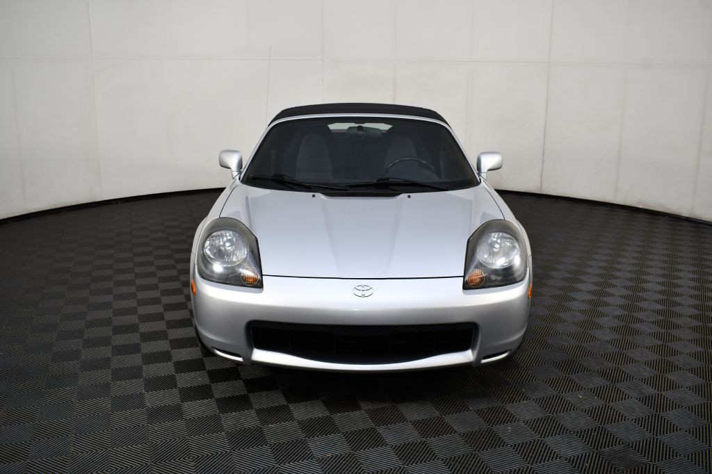 2000 Toyota MR2 Image 2