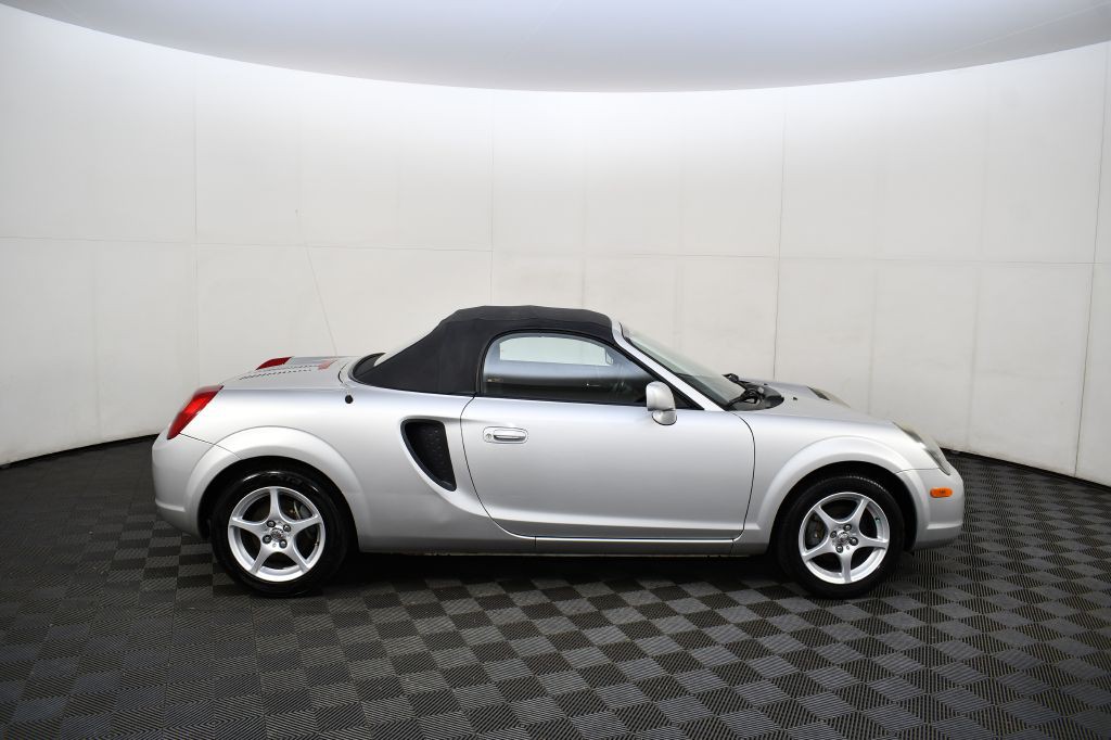 2000 Toyota MR2 Image 5