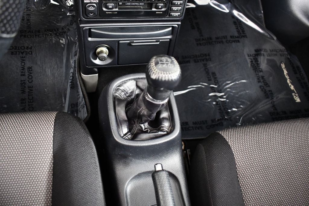2000 Toyota MR2 Image 29