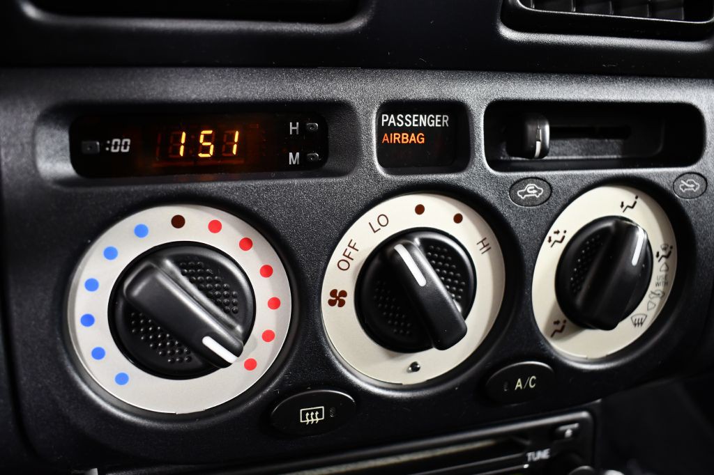 2000 Toyota MR2 Image 31