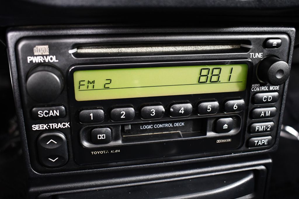 2000 Toyota MR2 Image 32