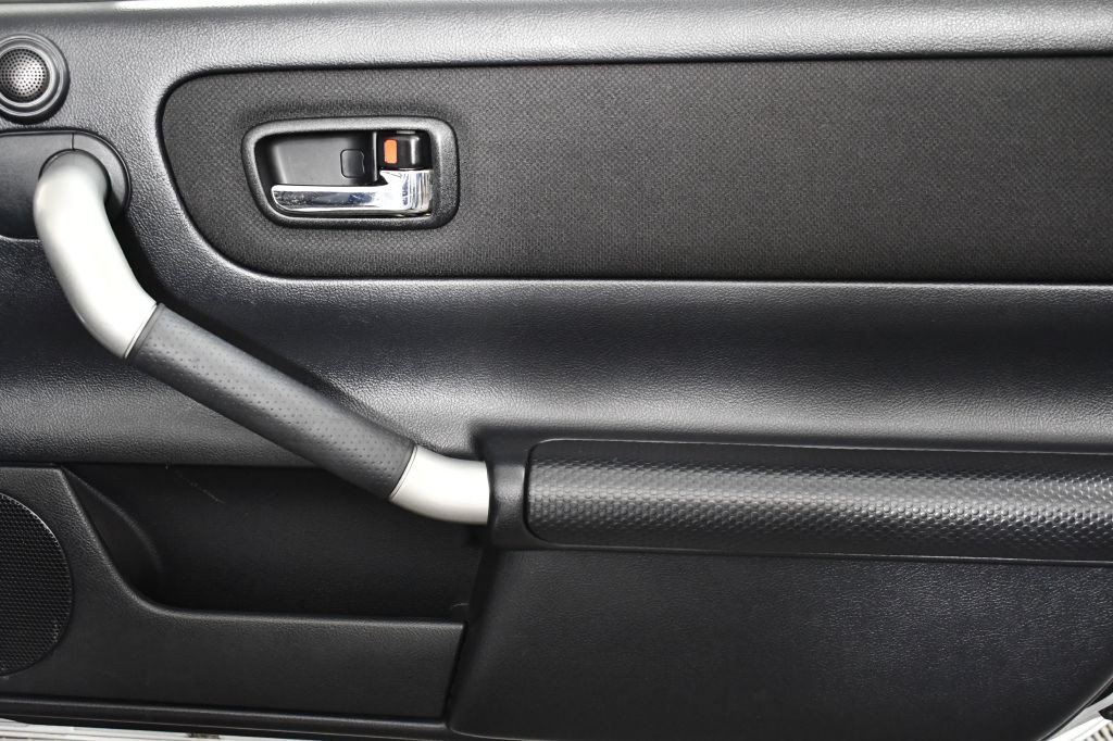 2000 Toyota MR2 Image 38