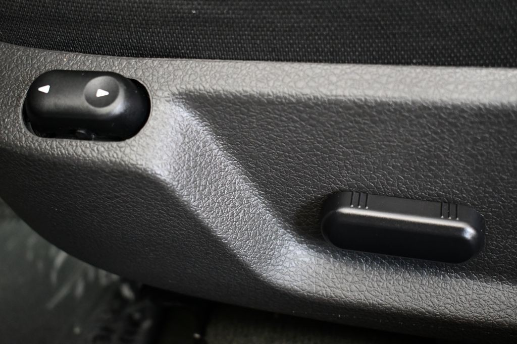 2014 Ford Mustang Image 28