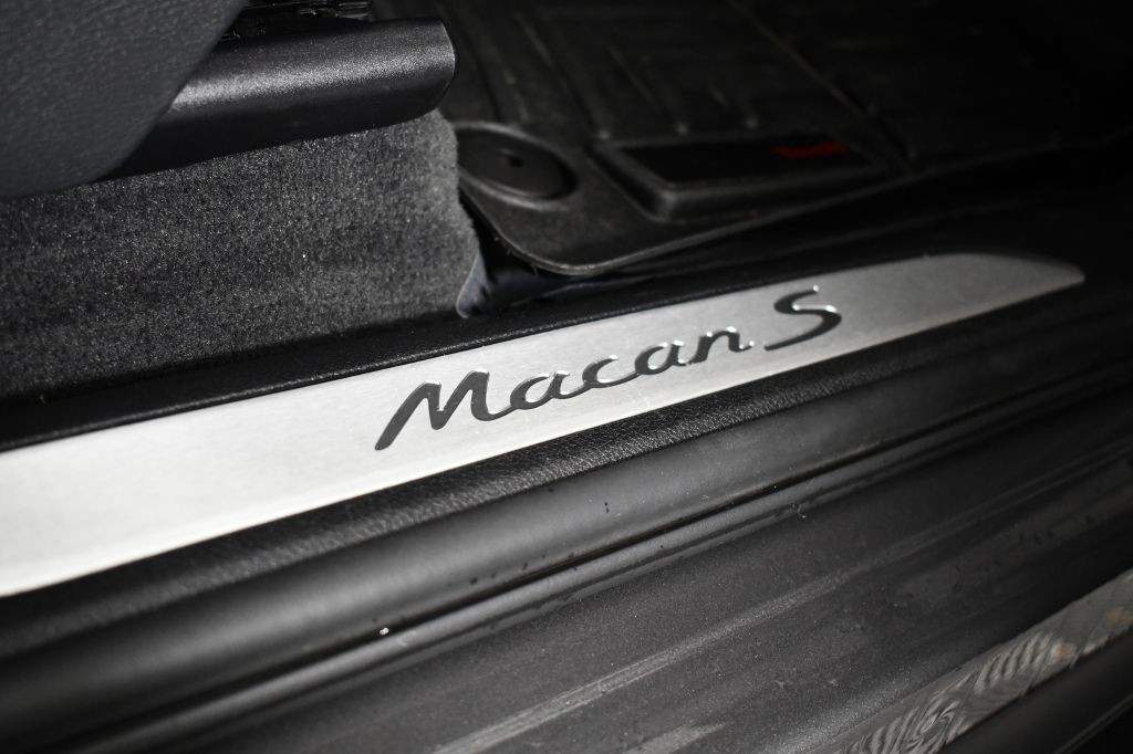 2016 Porsche Macan Image 14