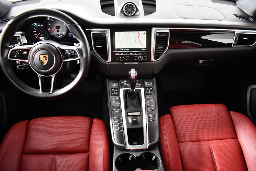 2016 Porsche Macan Image 16