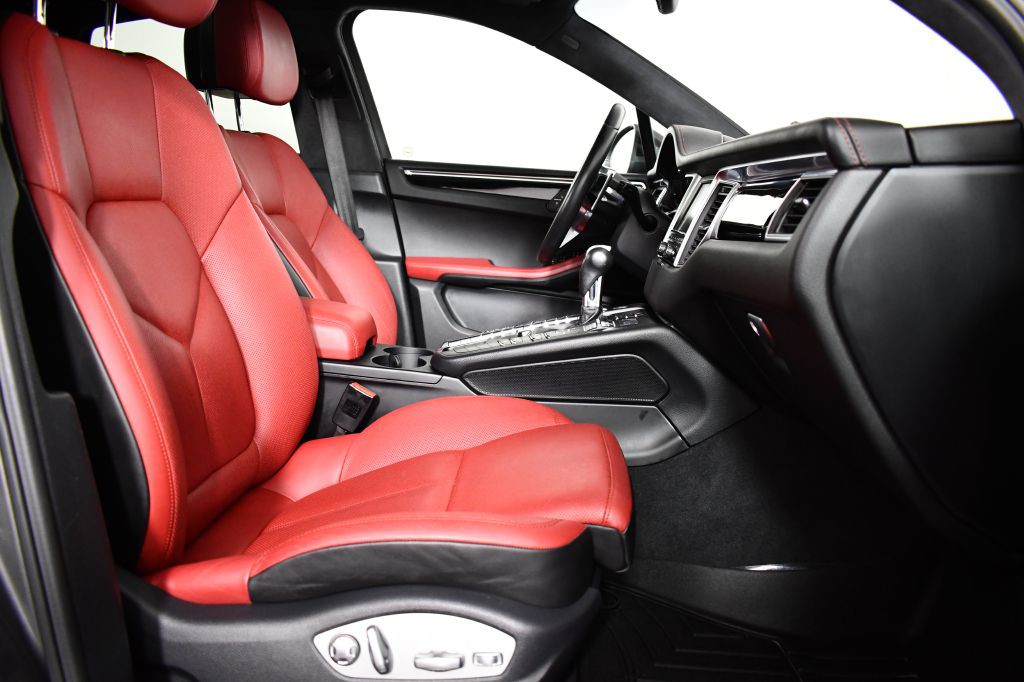 2016 Porsche Macan Image 20