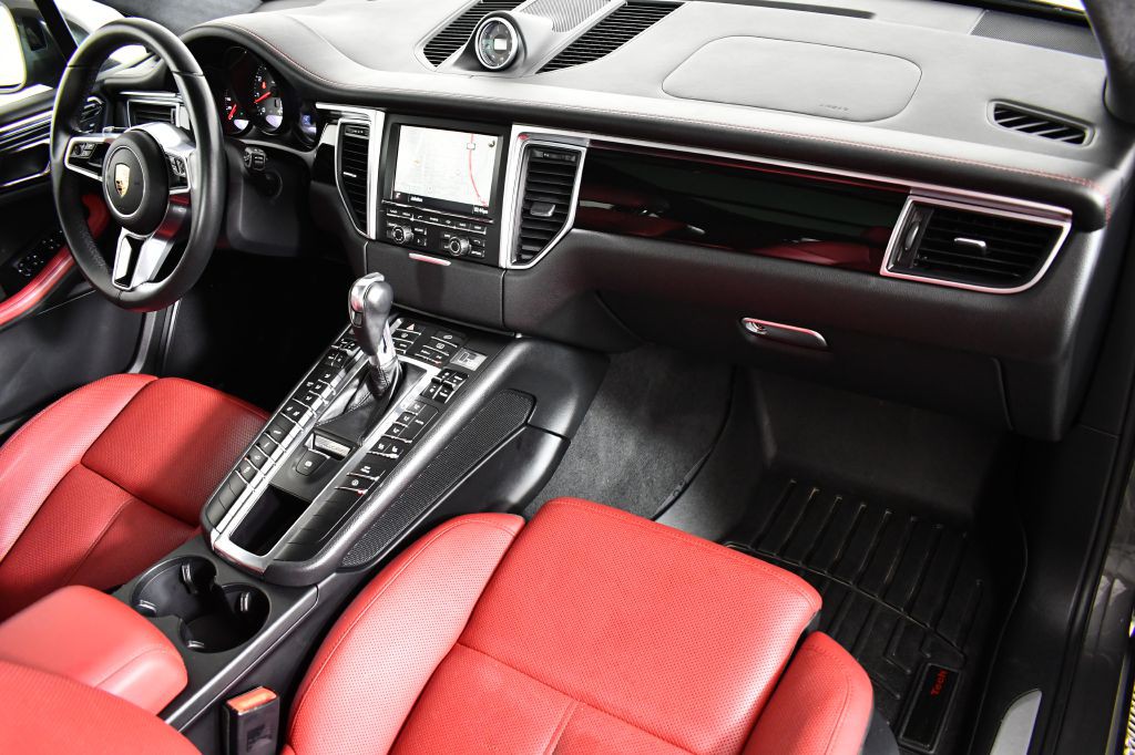 2016 Porsche Macan Image 21